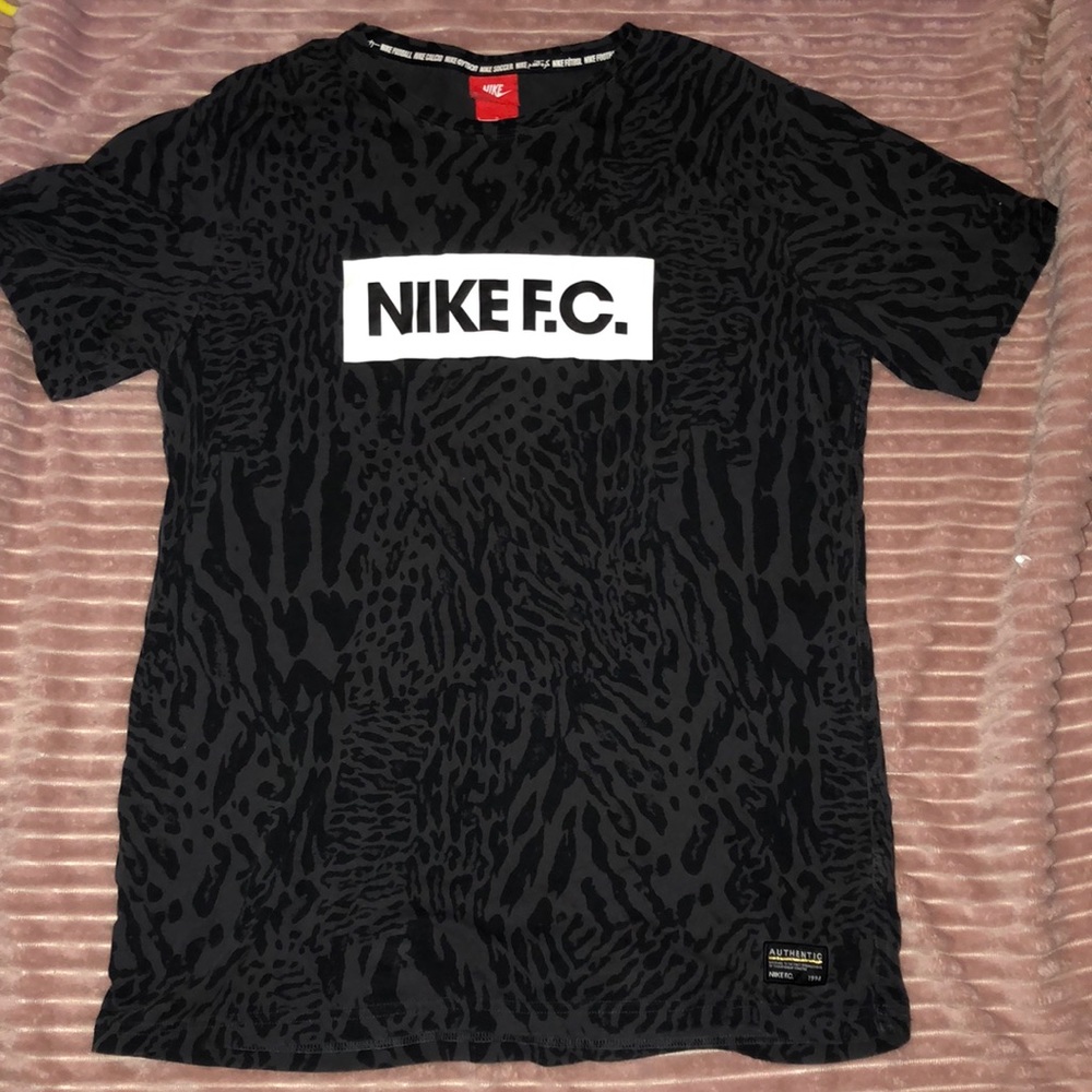 NIKE tee